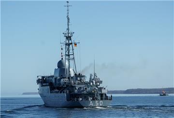 Das Flottendienstboot „Alster“ läuft zur Verstärkung der Nato-Nordflanke aus dem Marinehafen aus. Angesichts des Angriffs Russlands auf die Ukraine schickt die Deutsche Marine das Aufklärungsschiff «Alster» zur Verstärkung der Nato-Nordflanke. 