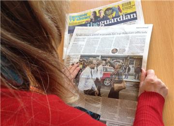 Das Foto von Tess Asplund geht um die Welt. Hier ist es in der britischen Tageszeitung "The Guardian" zu sehen.