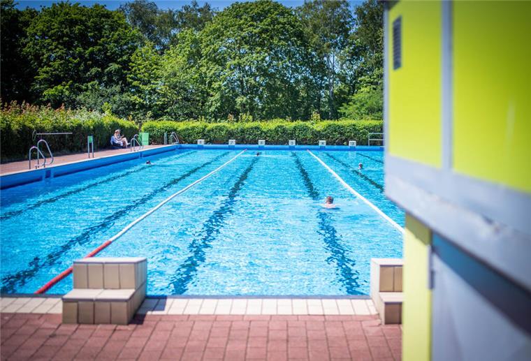 Ab ins kühle Nass: Freibad Grünhöfe startet in die Saison Featurefoto vom Freibad Grünhöfe im Juni 2022. Foto: Hartmann