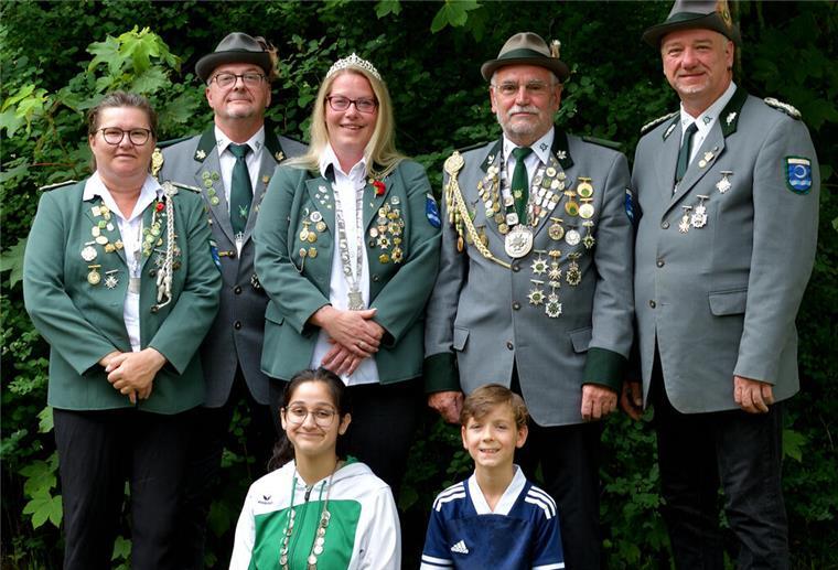 Schützen feiern traditionelles Fest Freschluneberger Königshaus 2024-2025