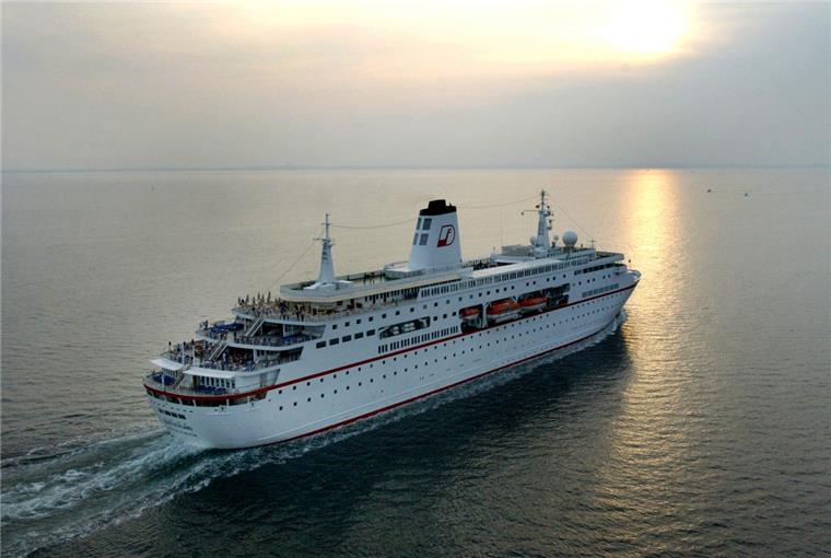 Zahl des Tages: 512 Das frühere ZDF-Traumschiff, die "Deutschland", legt am Mittwoch in Bremerhaven an. An Bord sind 512 Urlauber.
