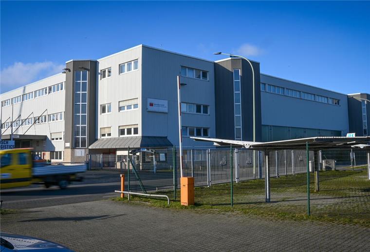 Der nächste Abriss! Das Zentrum der Bremerhavener SSW-Werft verschwindet Ein altes Industriegebäude