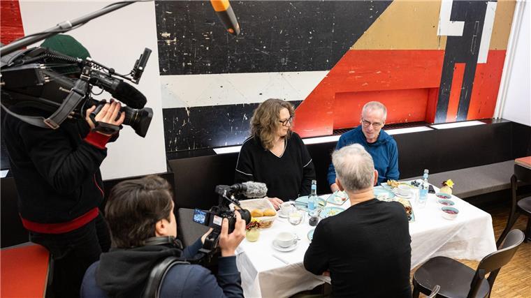 Eine Nacht auf der Theaterbühne - Aktion gegen Kürzungen Das Frühstück sei besser gewesen als in jedem Fünf-Sterne-Hotel.