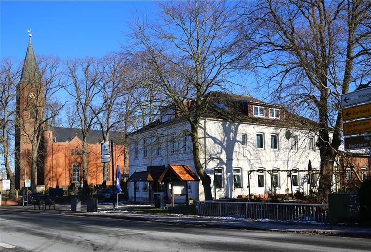 Stollhammer Gasthof wechselt den Besitzer Das Gasthaus Huus an’n Siel ist die einzige von mehr als sechs Gaststätten Stollhamms, die den Strukturwandel überlebte.