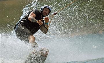 Das geht ab für Wassersportler am Spadener See. Der Schiffdorfer Gemeinderat hat die Hürden für den Bau einer Skianlage am Donnerstag beiseite geräumt. Die Befürworter jubelten.  Die Anlieger hatten sich gegen die Anlage gewehrt und erlitten eine Niederlage.