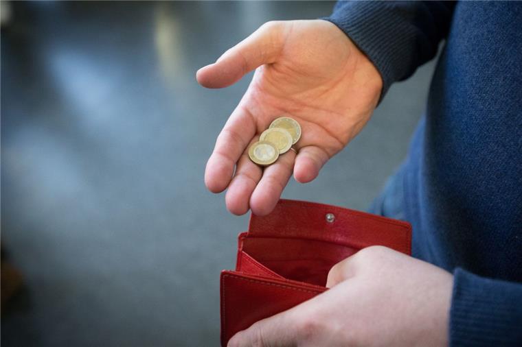 Loxstedt warnt vorm „Griff ins Portemonnaie der Gemeinden“ Das Geld im Portemonnaie der Gemeinde Loxstedt wird knapper, sie muss neue Schulden machen. Hebt der Kreis die Kreisumlage an, könnte sich die Finanzlage der Kommune weiter verschlechtern.