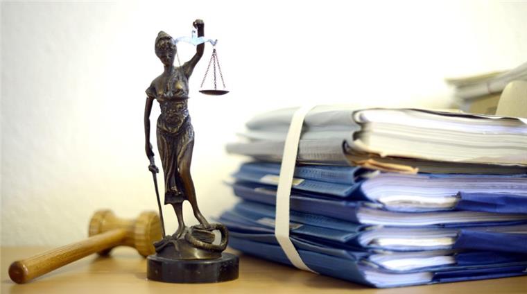 Wegen Schnarchen: Patient zündet Zimmernachbarn an Das Gericht in Osnabrück verurteilte einen Krankenhaus-Mörder zu lebenslänglicher Haft.