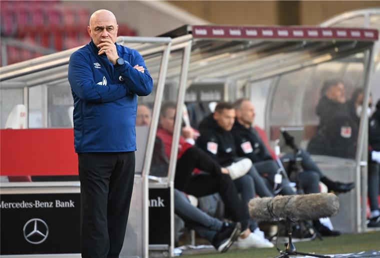 Das Gesicht spricht Bände: Schalkes Trainer Christian Gross.