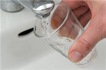 Das Gesundheitsamt warnt die Bewohner mehrerer Einwohner aus der Friesenstraße in Einswarden, Leitungswasser zu trinken. Es sind überhöhte Bleigehalte festgestellt worden.