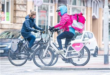 Das ging flott: Nach nicht einmal drei Monaten stellte der Lebensmittel-Lieferdienst Flink am Samstag, 21. Mai, seinen Betrieb in Bremerhaven schon wieder ein. 40 Arbeitsplätze sind von der Schließung betroffen.