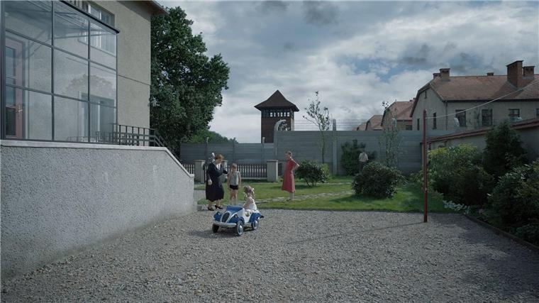 „The Zone of Interest“ - Leben im Nazi-Familienidyll Das Grauen von Auschwitz hinter der Gartenmauer. Doch das Drama „The Zone Of Interest“ spielt vor der Mauer.