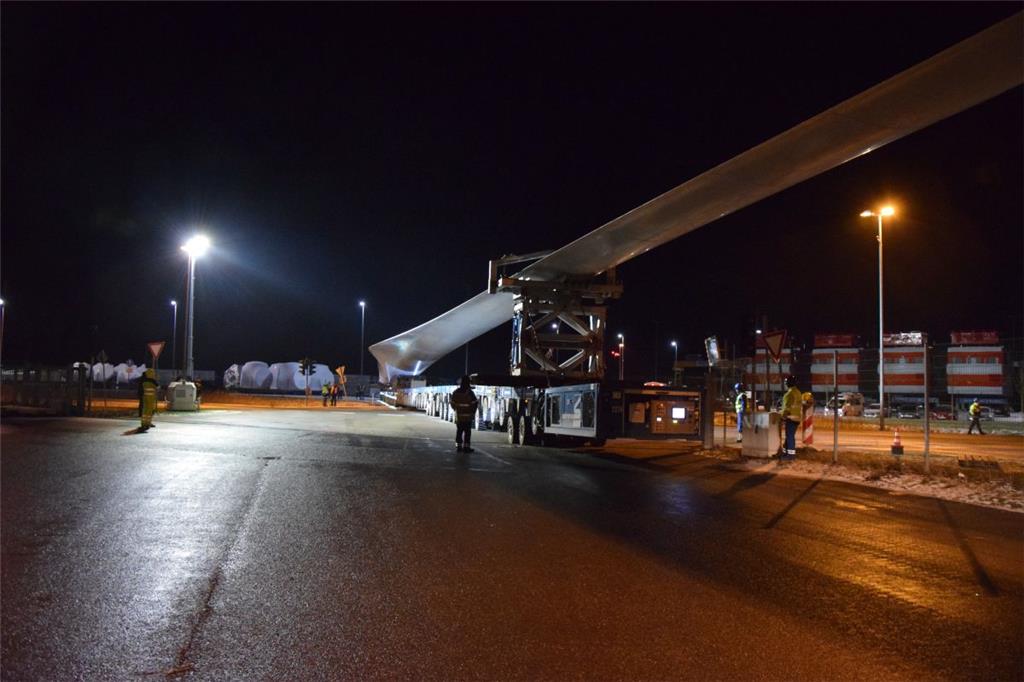 Das größte Windrad der Welt entsteht zurzeit auf dem stillgelegten Flugplatz Lun...