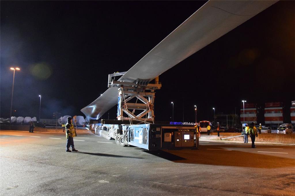 Das größte Windrad der Welt entsteht zurzeit auf dem stillgelegten Flugplatz Lun...