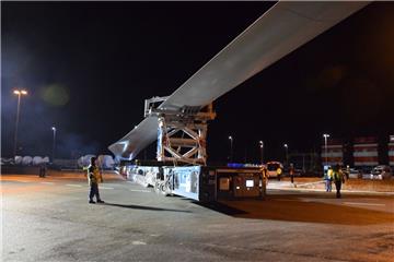 Das größte Windrad der Welt entsteht zurzeit auf dem stillgelegten Flugplatz Lun...