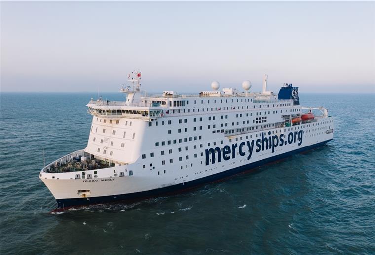 Trossen aus Grünhöfe für das weltgrößte private Krankenhausschiff Das größte zivile Krankenhausschiff der Welt: die „Global Mercy“. Im Hafen von Antwerpen wird das neue Schiff ausgerüstet. Dort nimmt es auch die Trossen vom Drahtseilwerk in Bremerhaven an Bord.