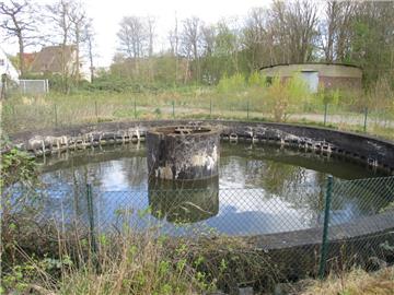 Das große Sammelbecken des ausgedienten Pumpwerks ist nicht voll Abwasser, sondern voll Regen. Vorläufig wird die Anlage als Notfall-Reservoir stehen gelassen.