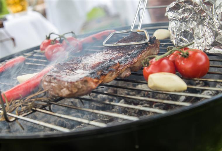 Grill sorgt für Feuerwehreinsatz Holzkohlegrill