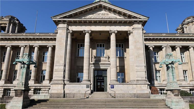 Streit um Roman: Beschwerde von Galeristen-Paar abgewiesen Das Hanseatische Oberlandesgericht hat im Streit um den Roman „Innerstädtischer Tod“ von Christoph Peters eine Entscheidung zugunsten des Verlags getroffen.