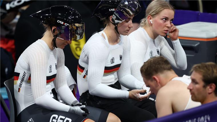 Trostpreis Bronze: Riesen-Enttäuschung bei Teamsprint-Trio Das hatten sich Emma Hinze und Co. anders vorgestellt.