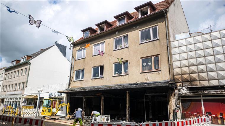 Polizei bittet nach tödlichem Wohnhausbrand um Hinweise Das Haus befindet sich in der Innenstadt. (Archivbild)