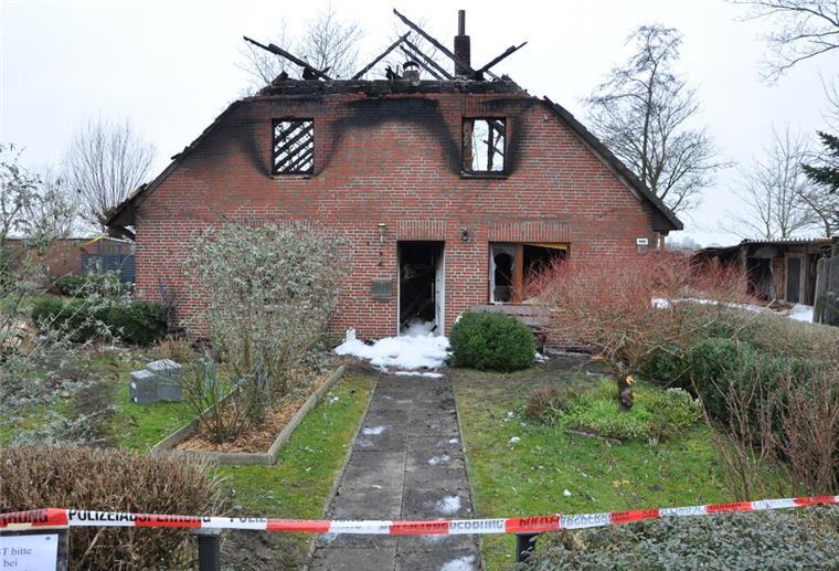 Nordenham: Wer hilft, wenn das eigene Haus abgebrannt ist? Ein ausgebranntes Haus