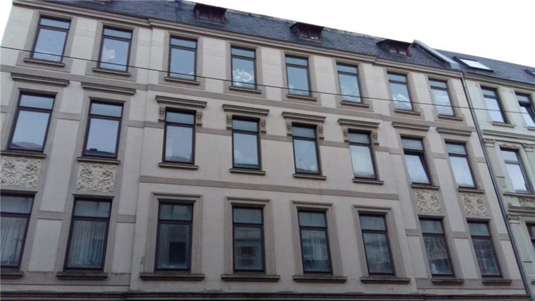 Müll im Treppenhaus: Bremerhavener Feuerwehr warnt vor Gefahr Das Haus in der Körnerstraße steht beispielsweise auf der Liste der "Problemimmobilien", weil hier viel Unrat im Haus lagert, der bei einem Brand das Feuer beschleunigen würde.