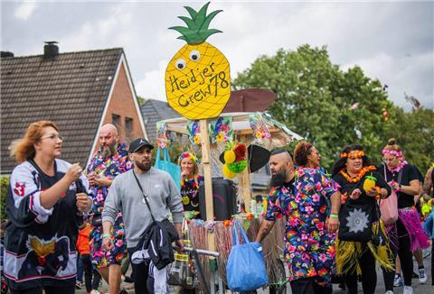 2023 wiederbelebt dank des neuen Heidjer Kulturvereins: Höhepunkt des Heidjerfestes in Leherheide mit Festumzug entlang des Mecklenburger Weges in Bremerhaven