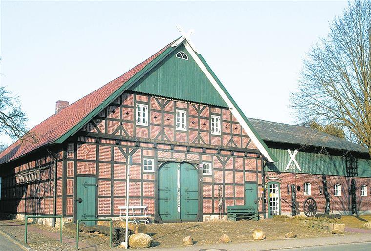 Sonntag, 4. August, 36. Großer Handwerkermarkt Heimatmuseum Debstedt