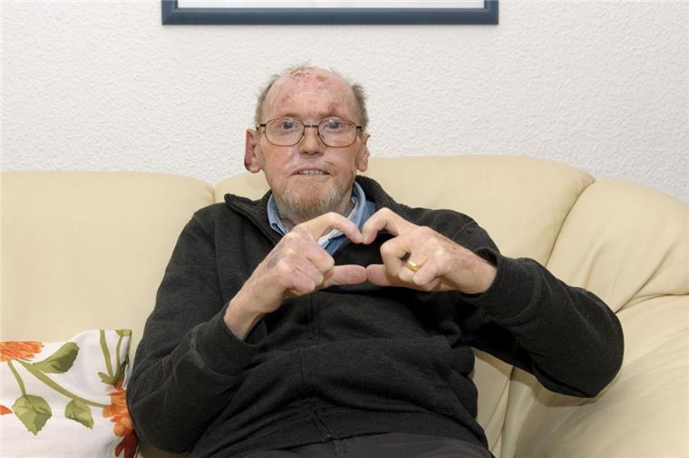 Das Herz in seiner Brust schlug früher in der eines anderen Menschen. Teja Fischer lebt seit 2008 mit einem Spenderherz.