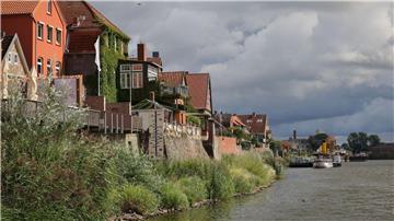 Das Hochwasser in Lauenburg soll vom Wochenende an zurückgehen. (Archivfoto)