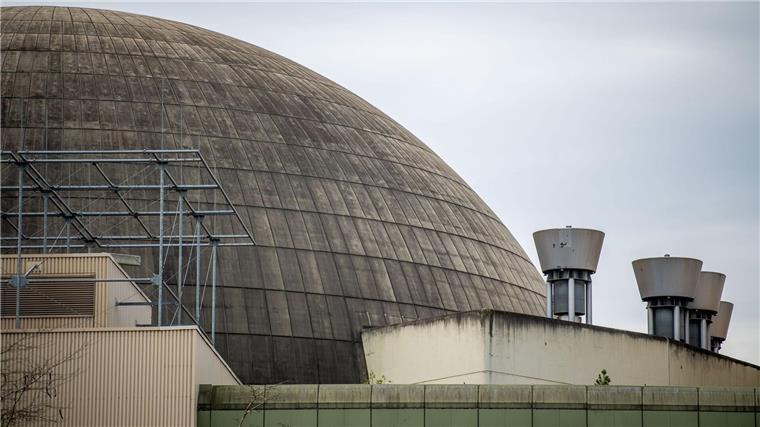 Atomkraftwerk Emsland darf abgebaut werden Das im vergangenen Jahr abgeschaltete Kernkraftwerk im Emsland darf nun zurückgebaut werden. (Archivfoto)