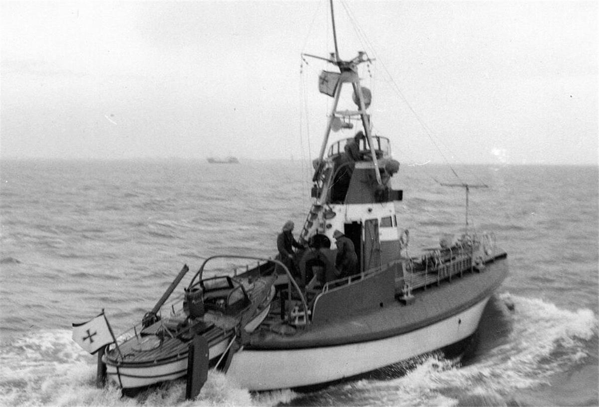 Seenotretter feiern 70 Jahre Rettungskreuzer mit Tochterboot Versuchs-Seenotkreuzer BREMEN der Deutschen Gesellschaft zur Rettung Schiffbrüchiger (DGzRS).