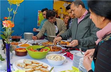 Das internationale Buffet hat nicht nur gemundet, beim Essen ließ es sich auch hervorragend klönen und schnacken.