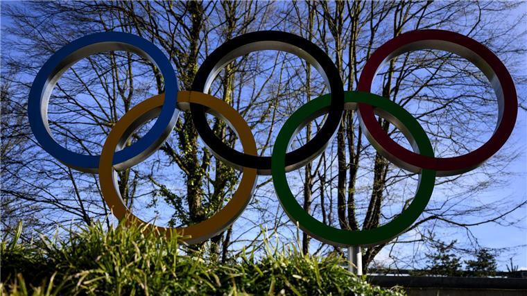 IOC lässt Russen unter Auflagen für Winter-Olympia zu Das IOC lässt Sportler aus Russland und Belarus wie in Paris unter neutraler Flagge auch für die Winterspiele 2026 zu.