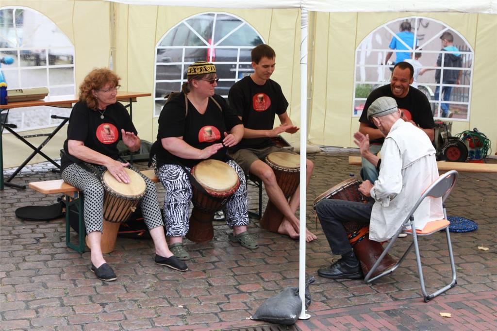 Das ist die Trommelgruppe &quot;Nimba&quot;.