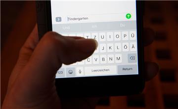 Das Jugendwort des Jahres wird gewählt: Neben "Isso" und "Vollpfostenantenne" steht "Tindergarten" auf der Liste.