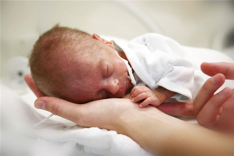 Bremerhaven: Frühchenstation und Kinderklinik sind gerettet Das Klinikum Reinkenheide will die Frühchenstation und die Kinderklinik von Ameos übernehmen.