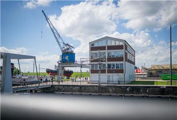 An der Van-Ronzelen-Straße im Juni 2024. Auf das Koggenbräu-Gebäude. 