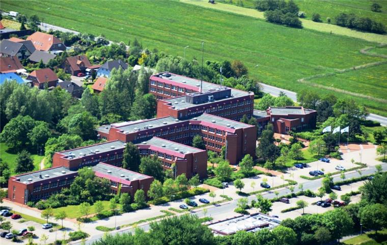 Cuxland: Kommt der Kreishaus-Anbau? Das Kreishaus in Cuxhaven aus der Luft.