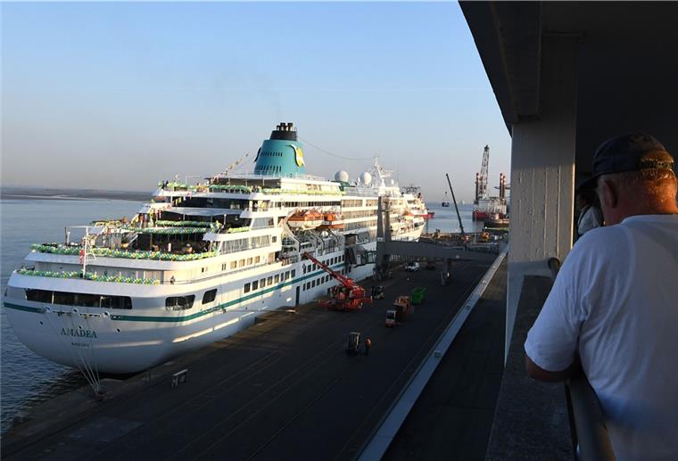Betrieb am Kreuzfahrterminal geht weiter Das Kreuzfahrtschiff „Amadea“ macht an der Columbuskaje fest.