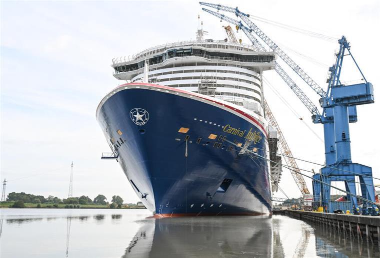 Kreuzfahrtschiff „Carnival Jubilee“ verlässt Baudock von Meyer-Werft Das Kreuzfahrtschiff „Carnival Jubilee“ liegt jetzt im Werfthafen.