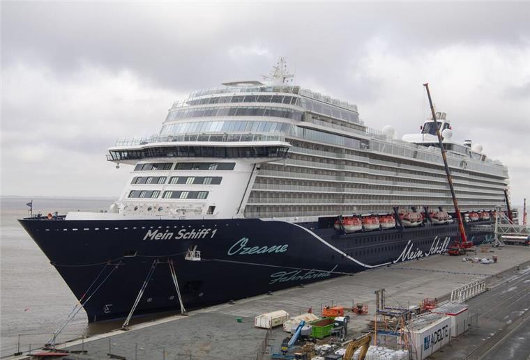 Viel los am Kreuzfahrtterminal: Tausende Urlauber am Sonntag erwartet Das Kreuzfahrtschiff „Mein Schiff 1“ liegt an der Columbuskaje.