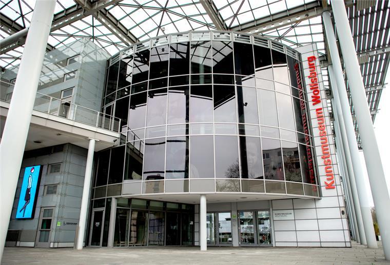 Fliegen sterben in Kunstwerk - Tierrechtler zeigen Museum an Menschenleer ist der Platz vor dem Kunstmuseum im Zentrum der Stadt.