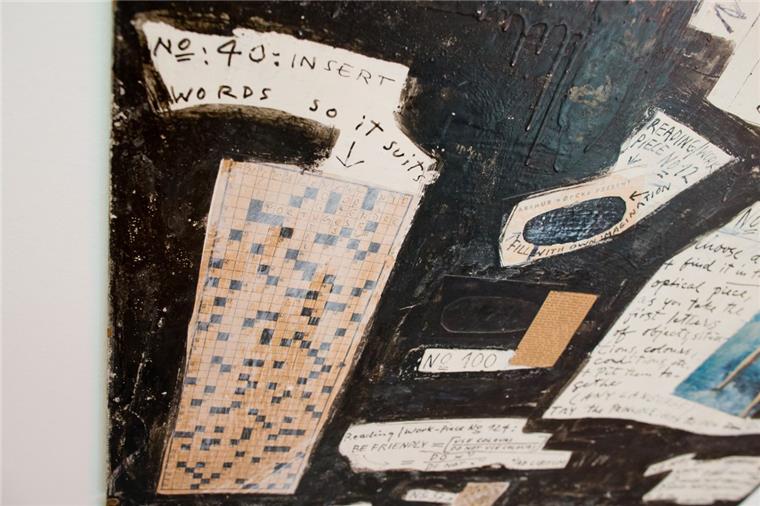 Kuriose Kunst: Verfahren um Kreuzworträtsel eingestellt Das Kunstwerk von Arthur Köpcke zeigt unter anderem ein Kreuzworträtsel. Eine Rentnerin hat im Juli versucht, das Rätsel zu lösen.