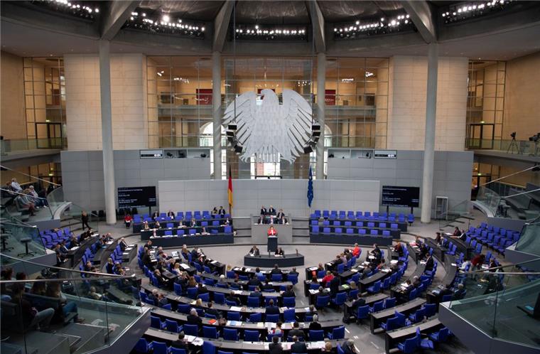 Samtgemeinde Zeven: Frauen können in Kommunalpolitik schnuppern Das landesweite Programm des niedersächsischen Sozialministeriums „Frauen.Macht.Demokratie" soll den Weg für Frauen in die Politik ebnen. Die Samtgemeinde Zeven unterstützt das Projekt.