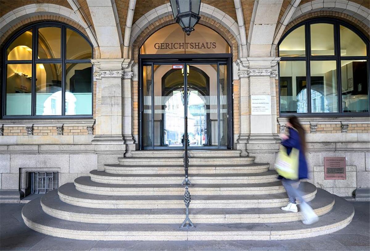 Altenpfleger verurteilt: Er wollte den Helden spielen und tötete mehrere Menschen Das Landgericht Bremen hat am Montag einen 44-jährigen Altenpfleger zu einer lebenslangen Freiheitsstrafe verurteilt.