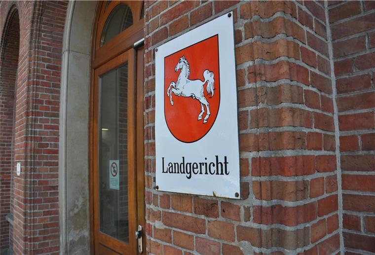 Frau schlägt sich selbst und zeigt Lebensgefährten an Das Landgericht hat jetzt einen Nordenhamer freigesprochen, der von seiner Frau fälschlich beschuldigt worden war.