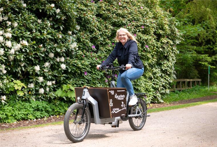 GEWOBA sponsert E-Lastenrad für Klimaschutz-Werkstatt mit 5.000 Euro Lastenbike