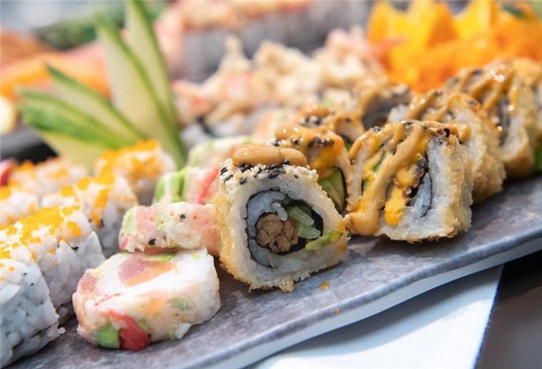 Cuxhavener Institut bemängelt Hygiene bei Sushi-Herstellung Sushi auf einem Tablett