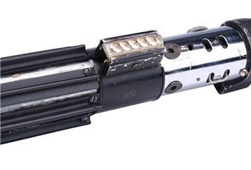 Das legendäre Lichtschwert von „Star Wars“-Bösewicht Darth Vader wird im September in Los Angeles versteigert. 